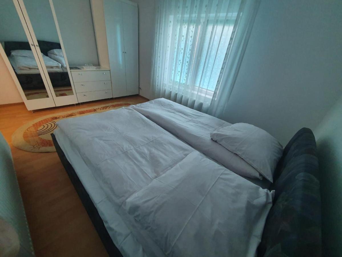 Апартаменты Casa Frizerului - Pets Allowed For Free & Moto Friendly Себеш Экстерьер фото